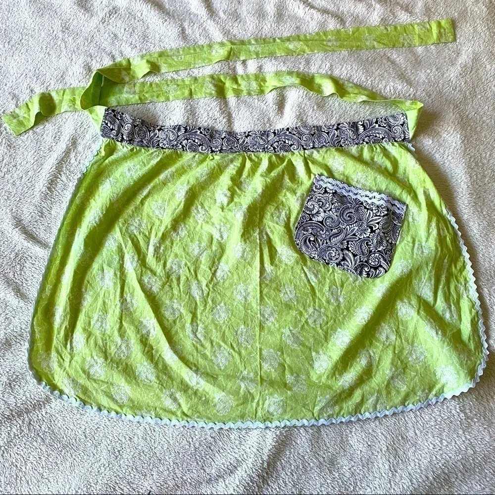 Pale Green retro half apron with black and white accents - Picture 1 of 4